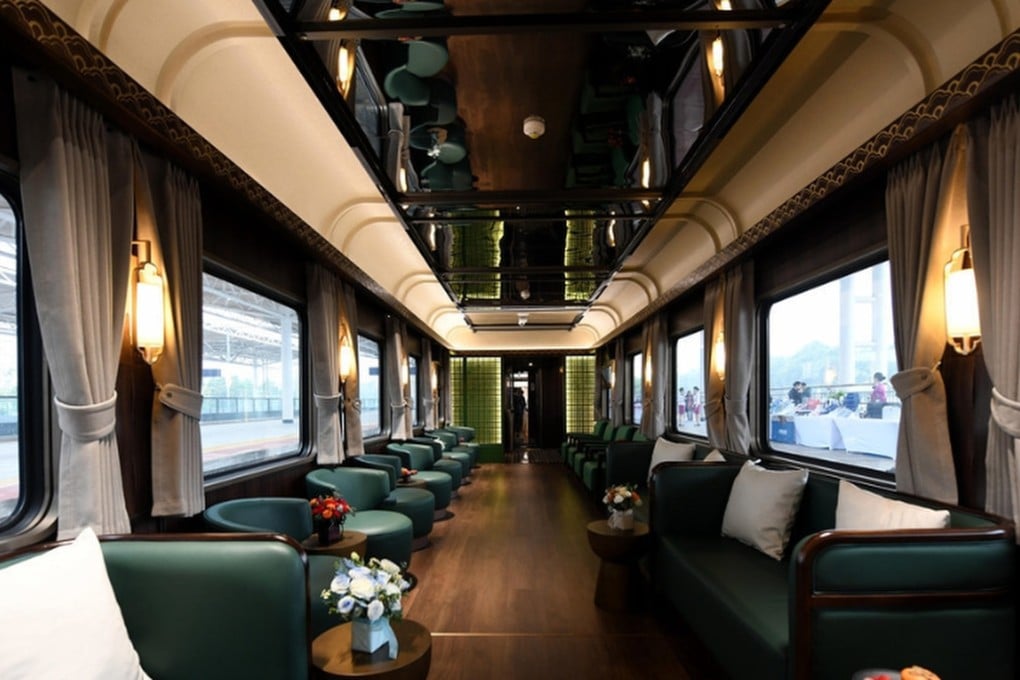 On November 11, 2024, the brand-new “Panda Express” tourist train officially debuted in Chengdu. Photo: scol.com