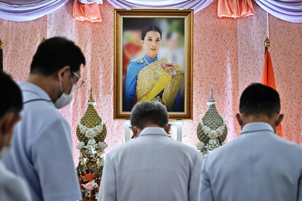 Well-wishers bow in front of an image of Thailand’s Princess Bajrakitiyabha Mahidol at Chulalongkorn Hospital in Bangkok on December 16, 2022. Photo: AFP