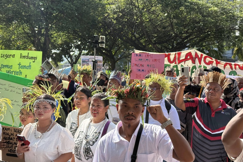More than 1,000 Orang Asli rally in Putrajaya on Friday. Photo: Iman Muttaqin Yusof