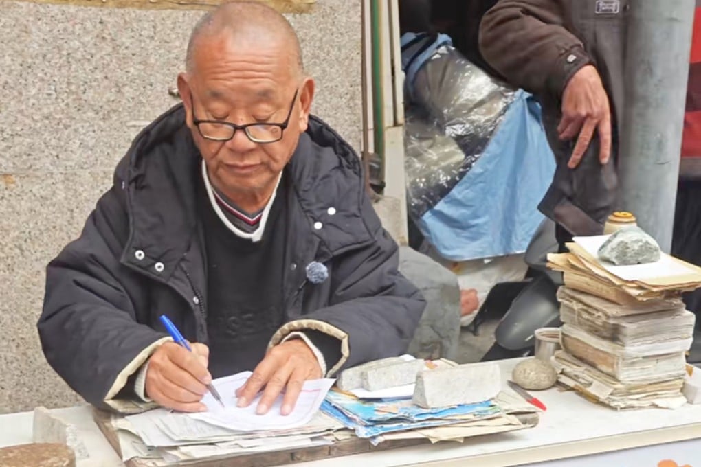 A 77-year-old man in China is thought to be one of the country’s last remaining professional letter writers. Photo: Douyin