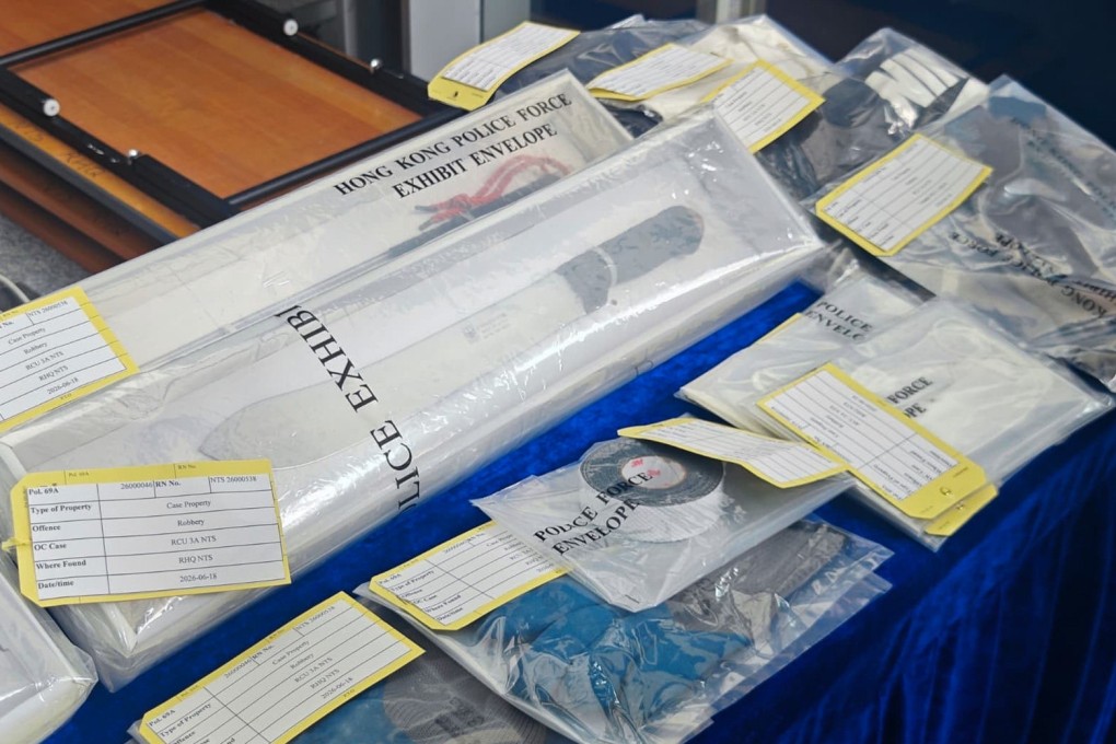 Hong Kong police recovered  knives and the vehicle used in the robbery of six gold bars worth HK$7 million. Photo: Handout