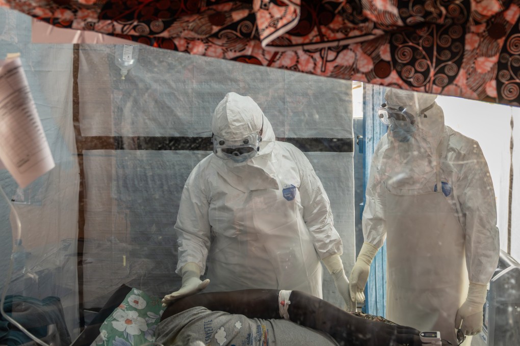 Health workers tend to an Ebola patient in Ituri in the Democratic Republic of Congo (DRC) on June 18. Photo: AP