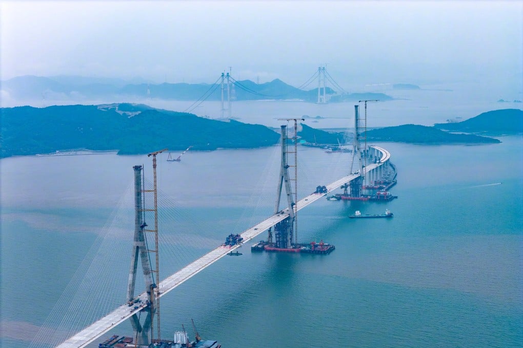 China has completed the main span of a record-breaking sea bridge at Ningbo-Zhoushan port. Photo: Weibo/People’s Daily