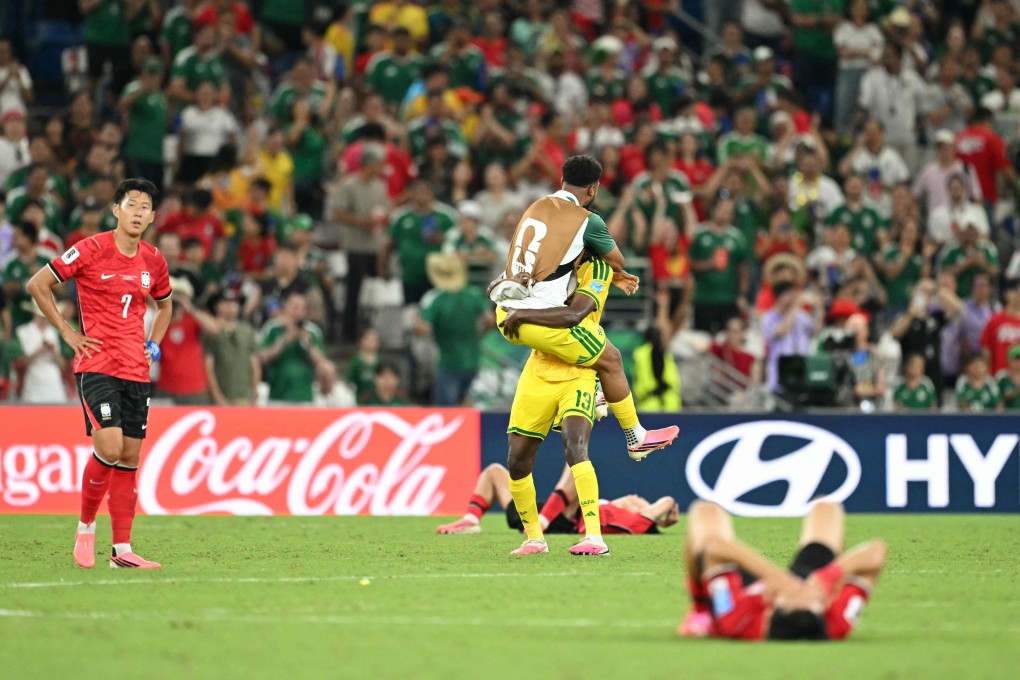 Son Heung-min (left) and his South Korea teammates are devastated after losing to South Africa at the World Cup. Photo: AFP