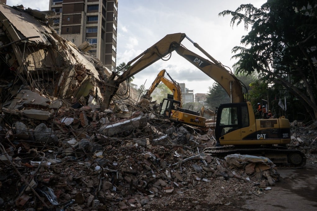 Rescuers work at a building damaged by an earthquake in the Altamira area of Caracas, Venezuela, on June 25. Photo: EPA