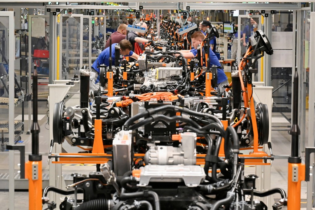 Volkswagen is reportedly considering cutting 100,000 jobs in the face of fierce competition from China. Photo: Reuters