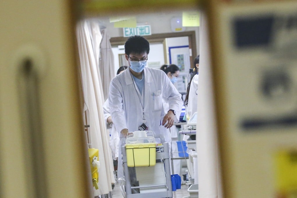 A busy ward at Queen Elizabeth Hospital in Yau Ma Tei. Photo: Felix Wong