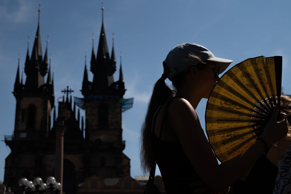A tourist cools off with a folding fan in Prague, Czech Republic, on June 28, 2026. Temperatures in several European countries have surged past 40 degrees Celsius in recent days. Photo: EPA