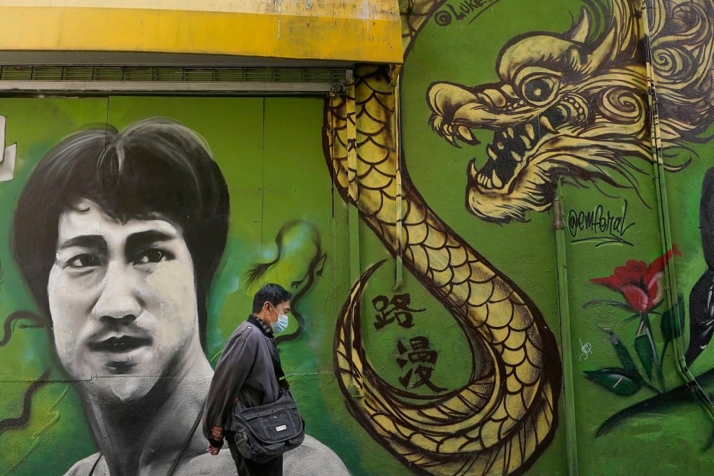 A man walks past a mural showing Bruce Lee and a dragon in San Francisco in December 2020. Photo: AP