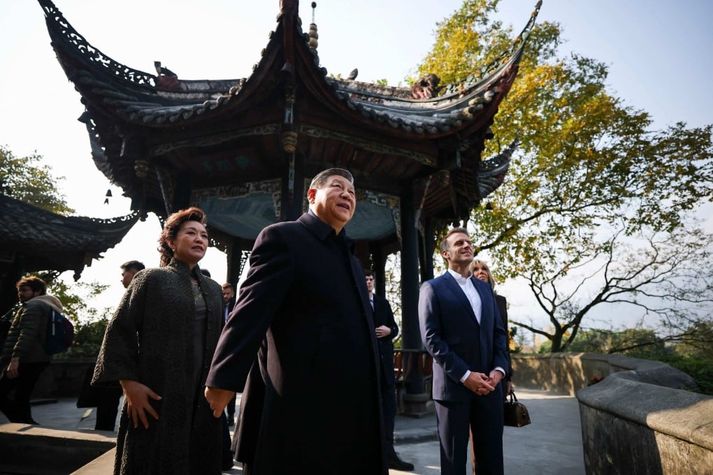 Chinese President Xi Jinping, French President Emmanuel Macron and their wives visit the Unesco-listed site of the Dujiangyan irrigation system in Dujiangyan, in southwestern China’s Sichuan province on December 5, 2025. Photo: AFP