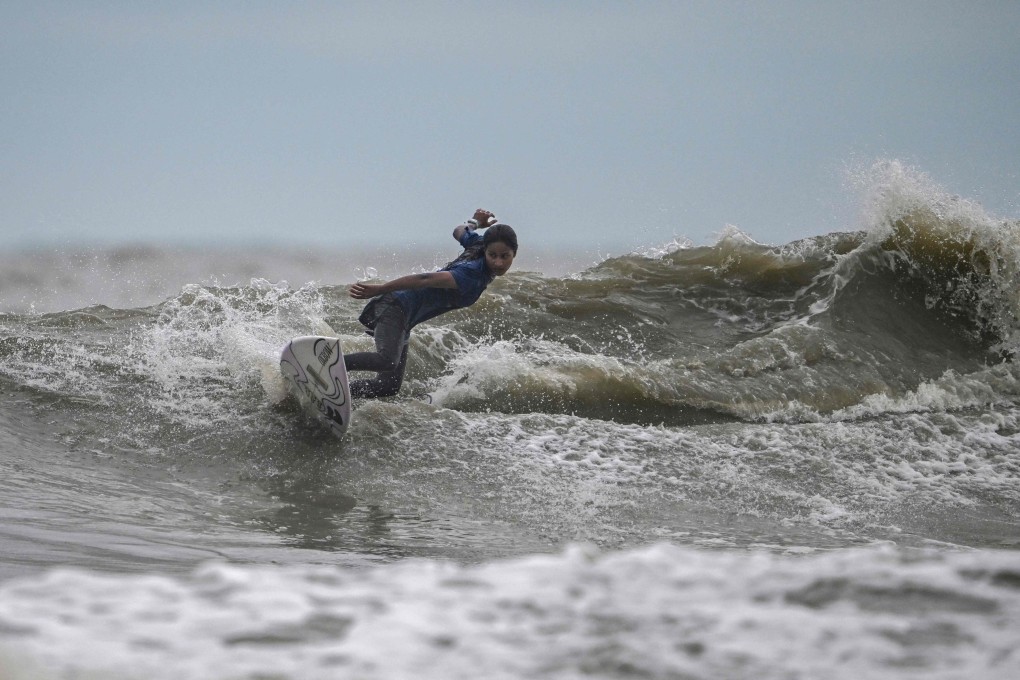 Bangladeshi surfer Fatima Akhter explained that reaching the Asian Games in Japan as a young woman has been especially tough. Photo: AFP