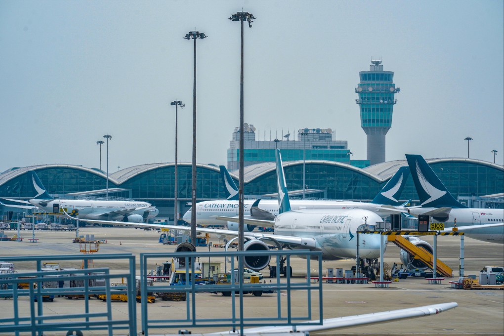 A Cathay Pacific Airways flight arriving in Hong Kong from India was seen emitting smoke. Photo: Eugene Lee