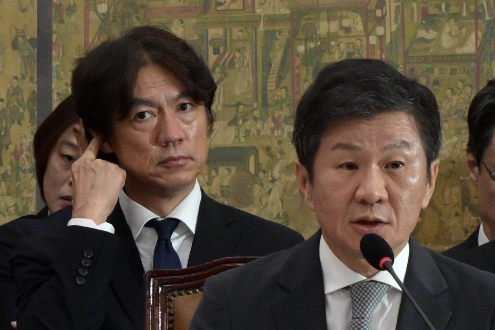 Chung Mong-gyu (right) and Hong Myung-bo (left) have both left their roles in the Korea Football Association. Photo: Korea Times
