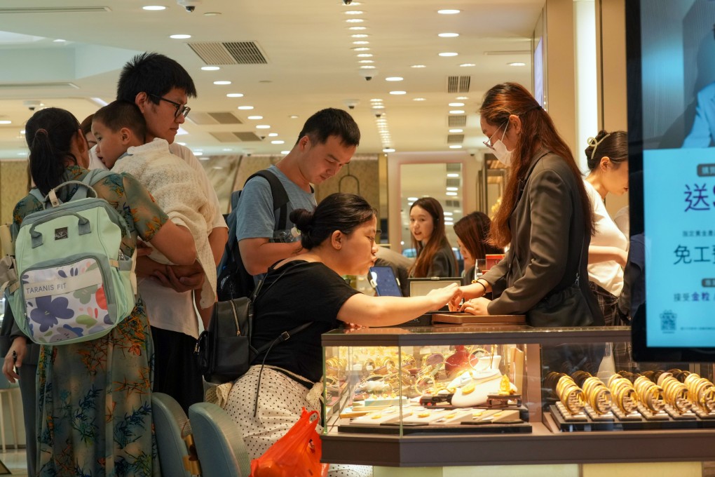Tourists shop at a jewellery store on Canton Road in Tsim Sha Tsui on May 1. Photo: Jelly Tse