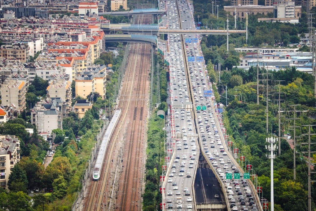 Rail and road in Kunming, Yunnan province, China. Photo: Xinhua