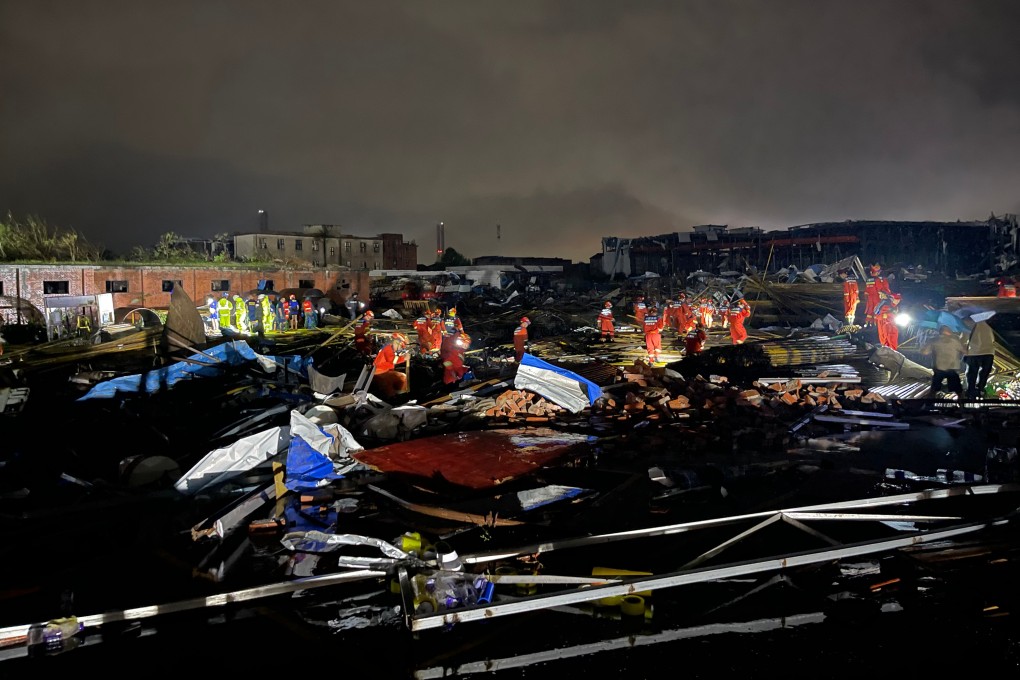 Rescuers in operation work through the night in Huanggang City, central China’s Hubei province. Photo: Xinhua