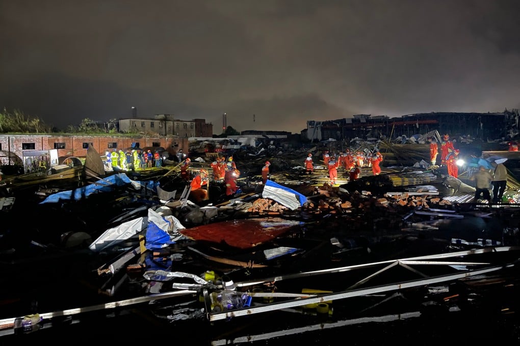 Rescuers in operation work through the night in Huanggang City, central China’s Hubei province. Photo: Xinhua