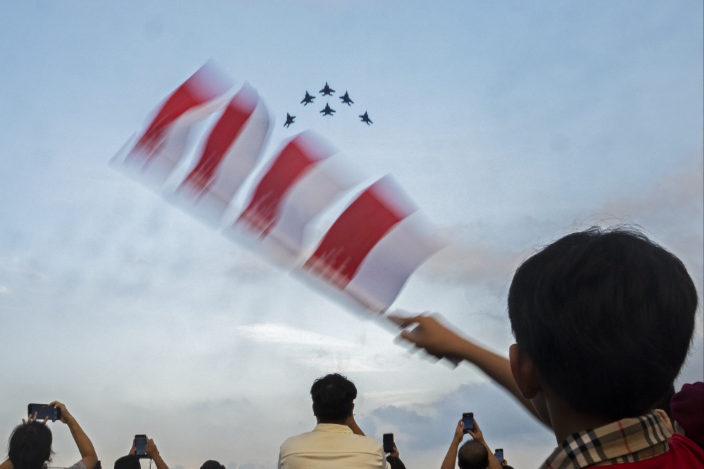 F-15SG fighters of the Singapore military perform during the National Day celebrations on August 9 last year. Photo: Xinhua