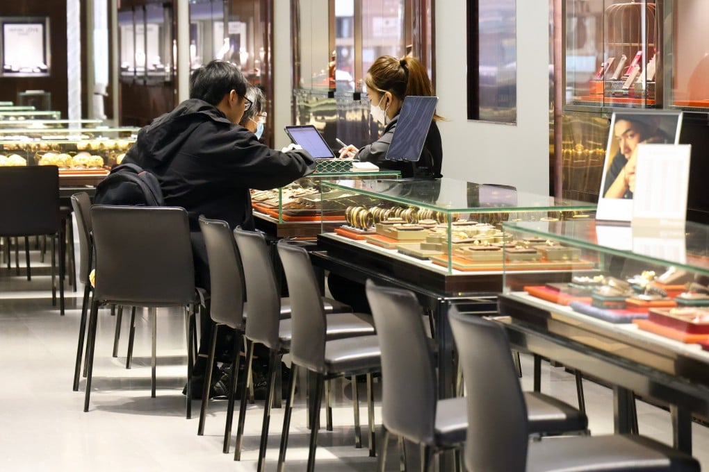 Shoppers at a jewellery store in Yau Ma Tei in January. Photo: Dickson Lee