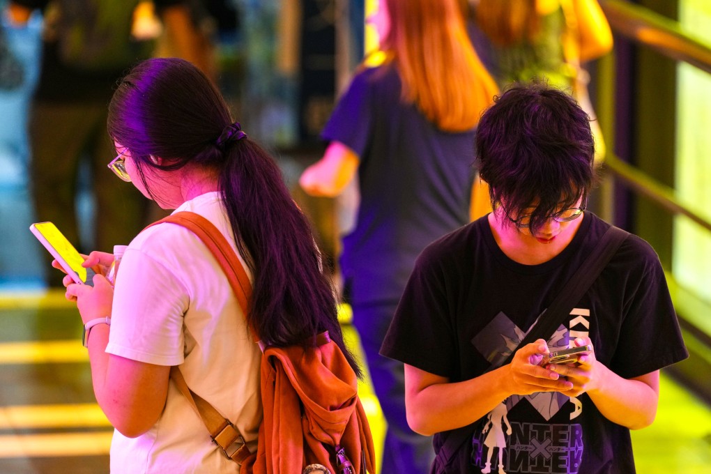 The poll by the Hong Kong Christian Service found that 5.8 per cent of active users were potentially experiencing severe social isolation, compared with just a one non-user. Photo: Karma Lo