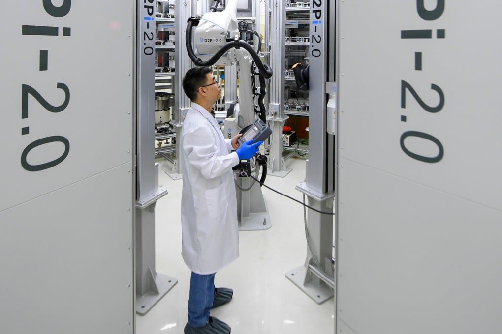 A staff member works at a joint laboratory for AI-powered protein manufacturing under the National Facility for Protein Science in Shanghai on July 7. Photo: Xinhua