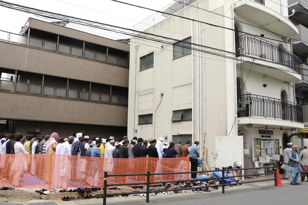 People pray at a mosque in Ichikawa, Japan’s Chiba prefecture, on May 27. Photo: Kyodo