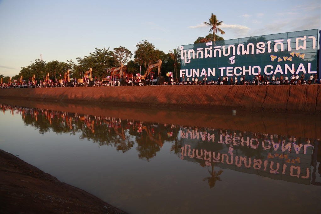 People arrive at the construction site of the Funan Techo canal along the Prek Takeo channel in Kandal province, Cambodia, on August 5, 2024. Photo: EPA-EFE