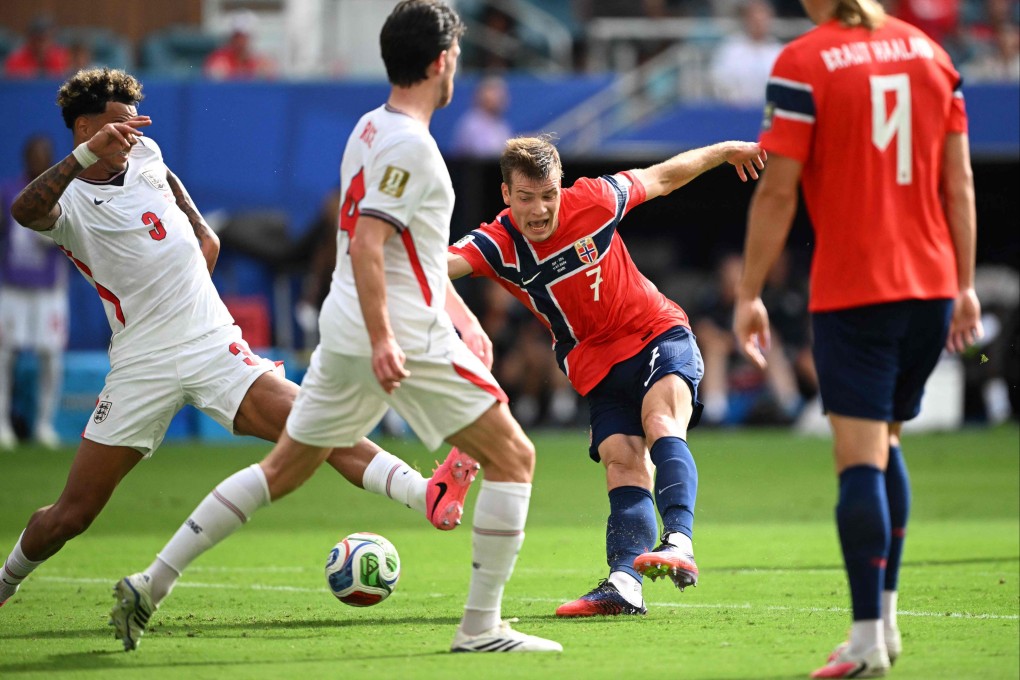 Alexander Sorloth aims his weak shot against Nico O’Reilly after choosing not to pass to Erling Haaland. Photo: AFP