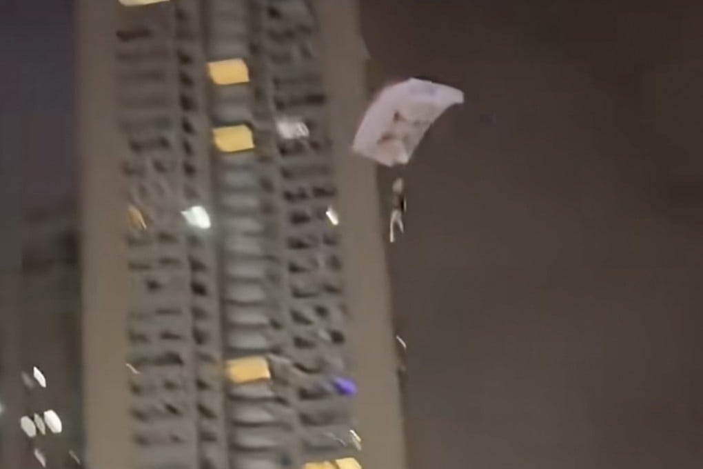 A man in Chengdu was arrested after parachuting off a residential building just to get online attention. Photo: Weibo