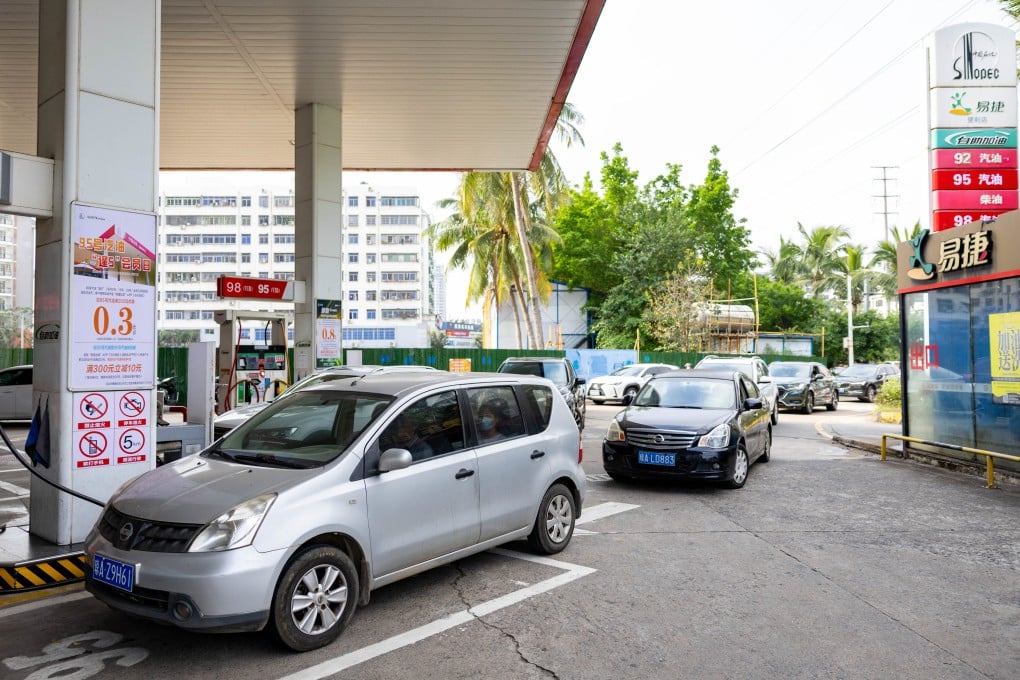 A car is refuelled at a petrol station in China’s Hainan province in March as other vehicles queue. Photo: CFOTO/Future Publishing via Getty Images