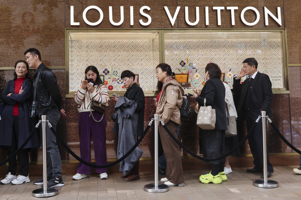 Shoppers queue up at a Louis Vuitton store in Hong Kong. Photo: SCMP