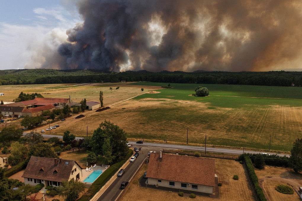 A view from Milly-la-Foret shows smoke rising from a wildfire in the Fontainebleau forest near Paris. Photo: Reuters