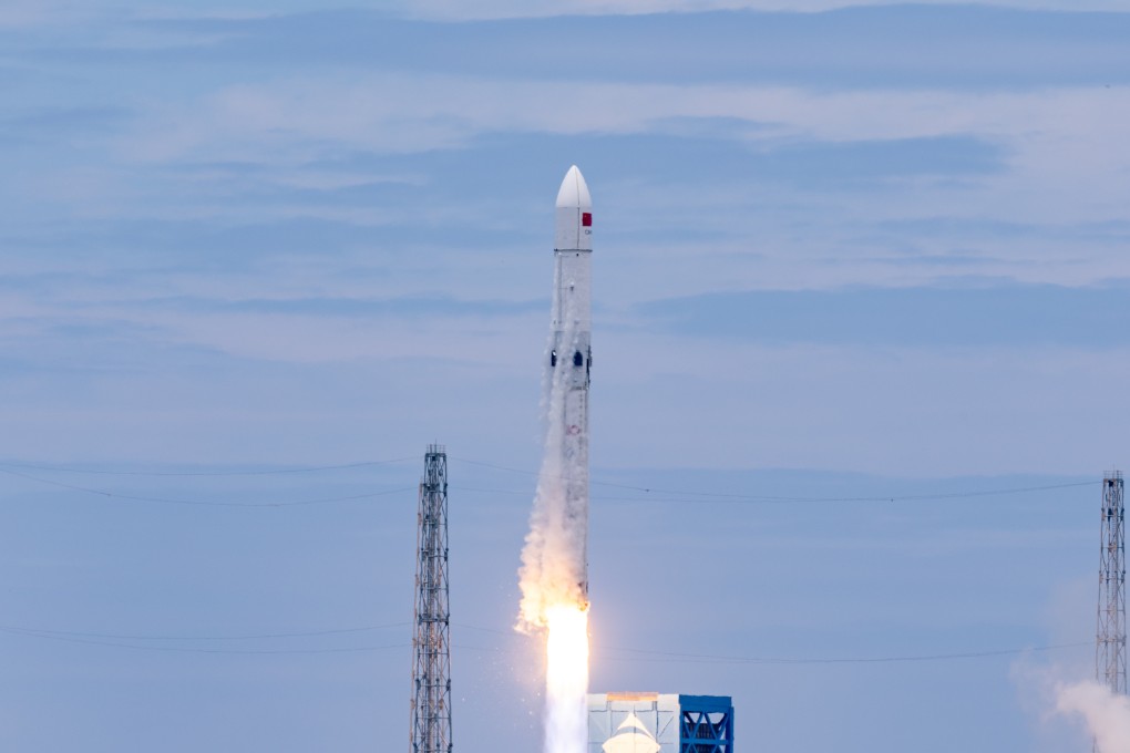 A Long March-10B carrier rocket blasts off from a spacecraft launch site in Wenchang in China's southern Hainan province on Friday. Photo: Xinhua