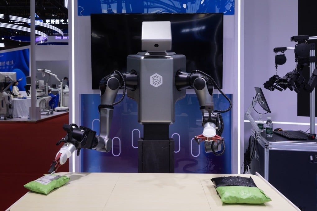 A robot demonstrates sorting packages at the China International Supply Chain Expo in Beijing on June 22. Photo: EPA