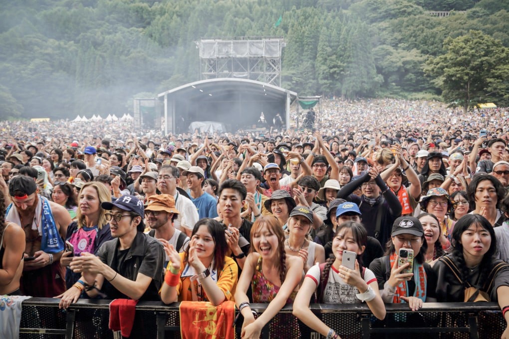 The crowd at Fuji Rock’s main stage, the Green Stage, on Friday, July 25, 2025, for Taiwan’s Sunset Rollercoaster playing with Hyukoh of South Korea. Photo: David Frazier