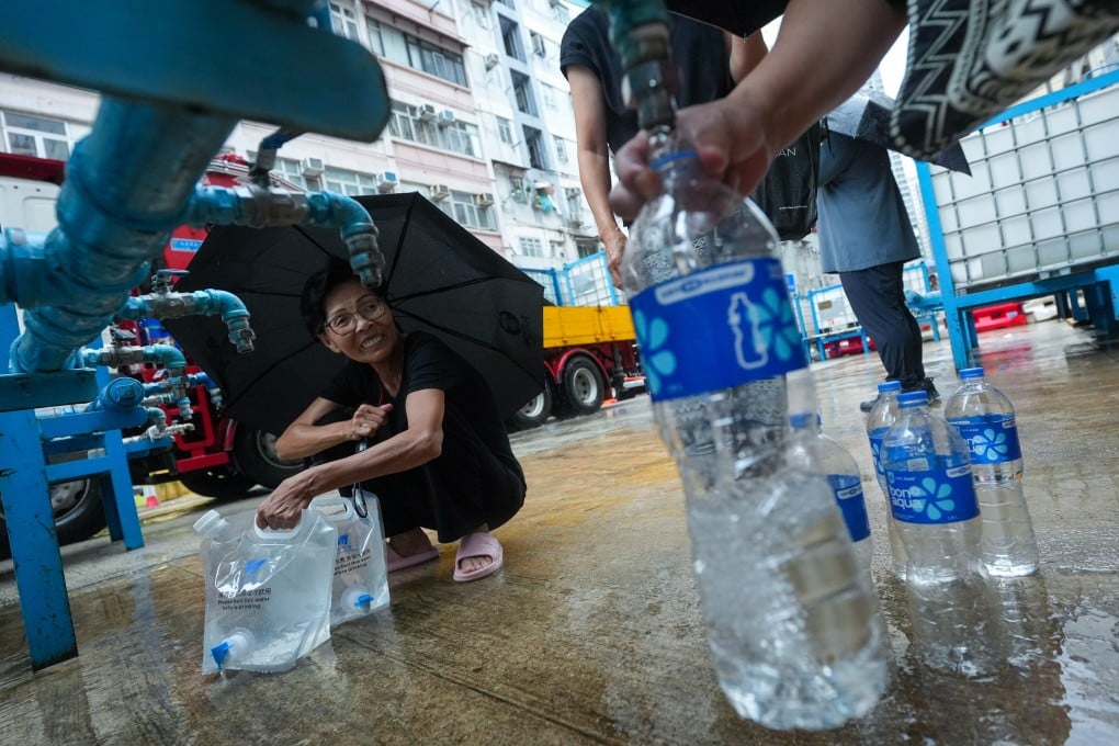 Residents collect water from a wagon provided by the Water Supplies Department in Shau Kei Wan on July 20. Around 10,000 homes in Shau Kei Wan and Sai Wan Ho district suffered a fresh water supply disruption following a sudden pipe burst. Photo: Sun Yeung