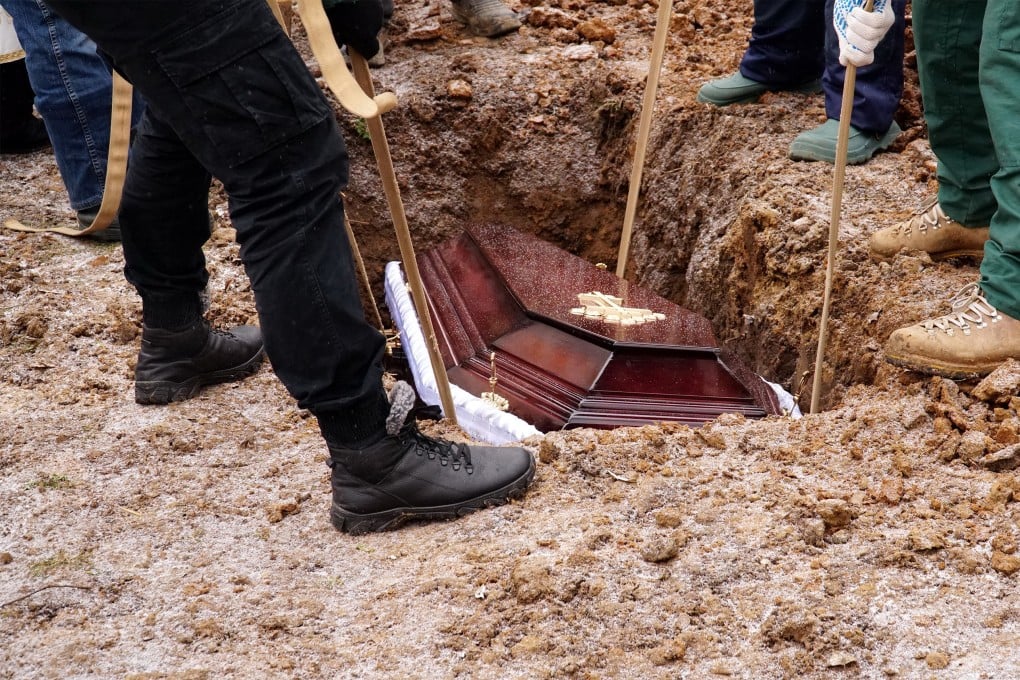 A drink-driving suspect in China staged his own death by orchestrating a funeral, enabling him to escape to another city. Photo: Shutterstock