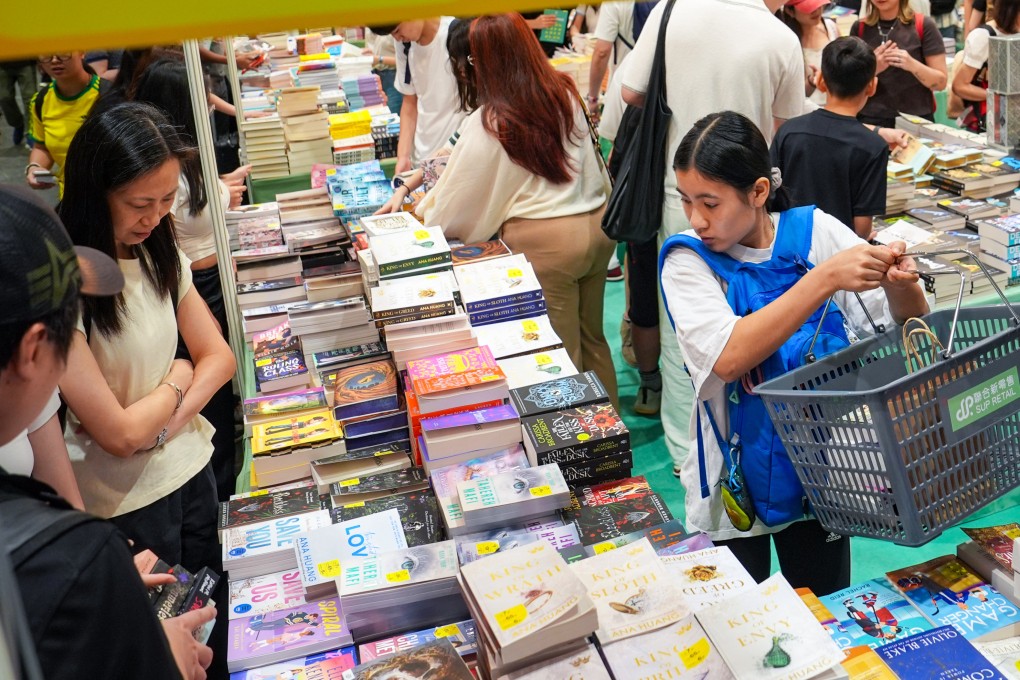 Visitors browse books at the booths during the last day of Hong Kong Book Fair, held at the Hong Kong Convention and Exhibition Centre, on July 21. Photo: Elson Li