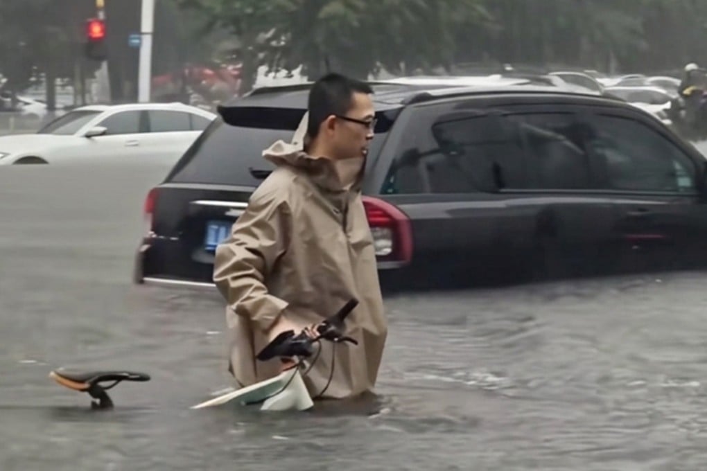 A man who went viral for wading through deep Shenyang floodwaters while pushing his bicycle was later revealed to be a surgeon racing to perform two critical operations. Photo: Douyin
