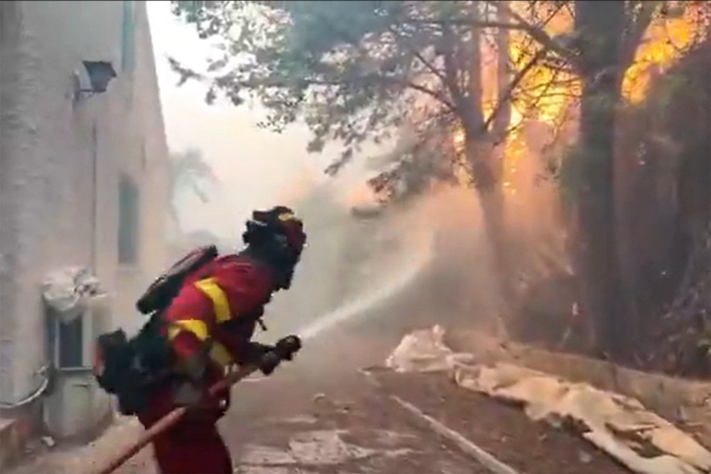 A firefighter tackles a wildfire in Spain’s San Martín de Valdeiglesias, near Madrid, on Thursday. Photo: AFP via @UMEgob