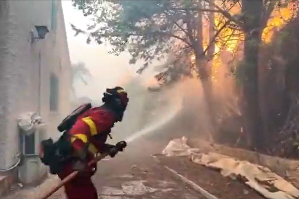 A firefighter tackles a wildfire in Spain’s San Martín de Valdeiglesias, near Madrid, on Thursday. Photo: AFP via @UMEgob