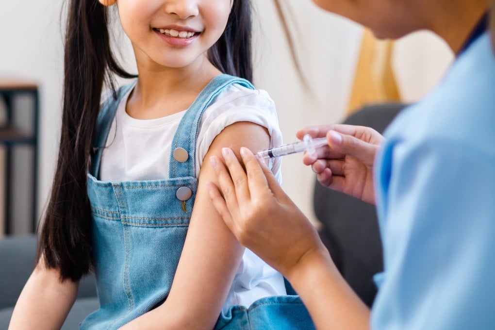 A father’s choice to fund growth hormone injections for his daughter sparks ethical questions about societal pressures regarding height. Photo: Shutterstock