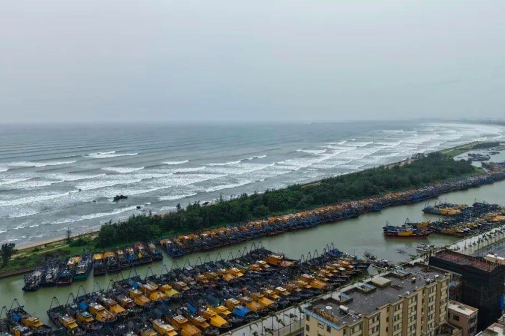 Fishing boats take shelter in Huila, Guangdong.  Photo: CCTV