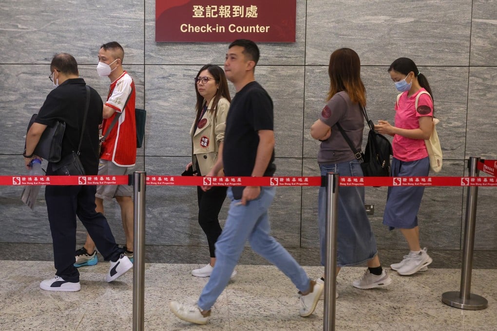 Potential buyers and estate agents line up at the sales office of Sun Hung Kai Properties' Garden Regency at the International Commerce Centre in West Kowloon on July 18. Photo: Edmond So