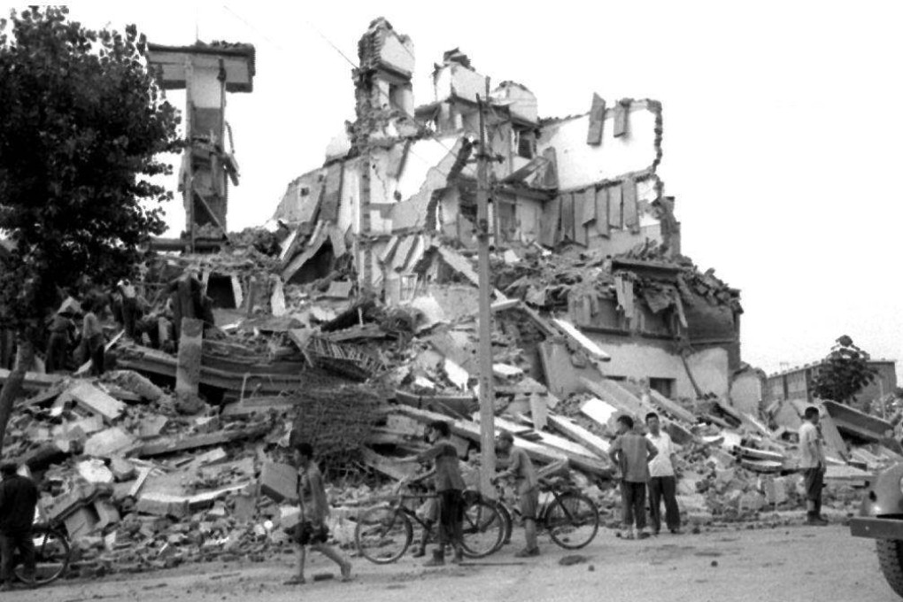 Survivors search for their loved ones and belongings on July 30, 1976 among the ruins in Tangshan City after an earthquake struck the city in the early morning of July 28, 1976. Photo: AFP