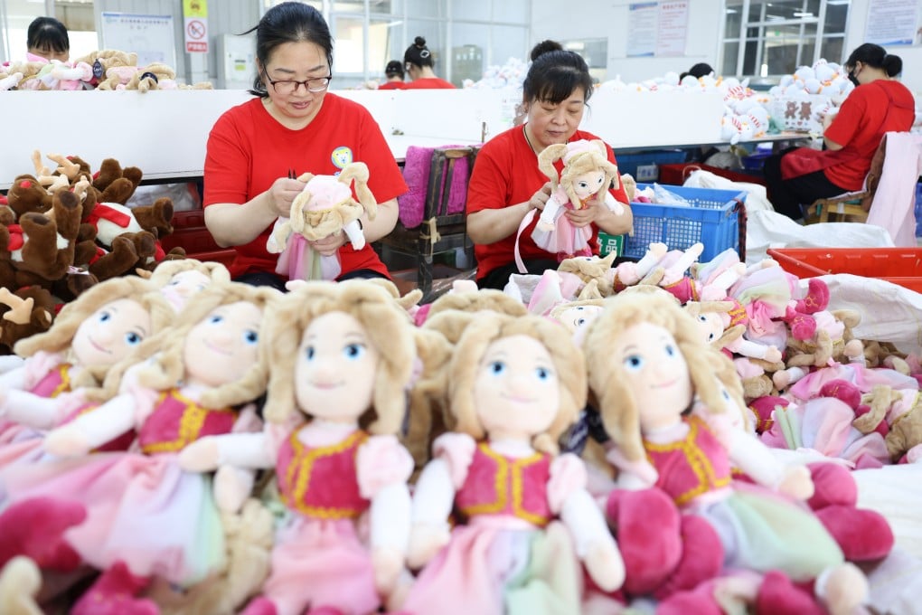 Workers produce stuffed toys for export at a toy factory in Lianyungang, Jiangsu province on July 18. Photo: Getty Images