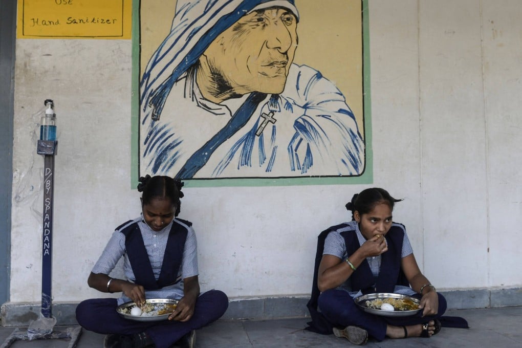 Students eat their free mid-day meal in Hyderabad. Photo: AFP