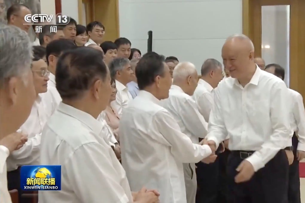 Cai Qi greets researchers and academics at Beidaihe. Photo: CCTV