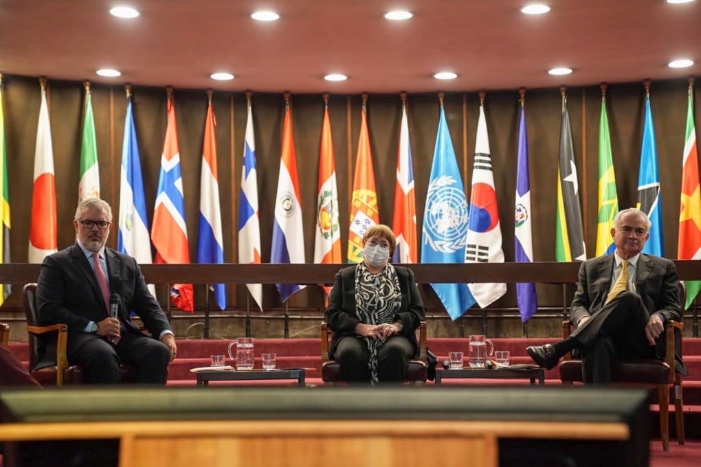From left, former Colombian president Ivan Duque, former Chilean president Michelle Bachelet and ECLAC executive secretary Jose Manuel Salazar-Xirinachs present the commission’s report in Santiago. Photo: ECLAC