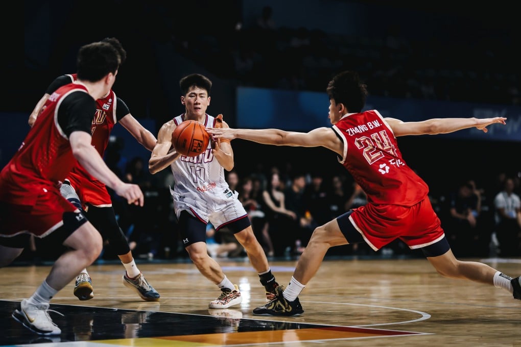 Shanghai Jiao Tong University’s Chen Tiancan (middle) guided his team to a 79-77 win over Peking University in the Asian University Basketball League on Thursday. Photo: Handout